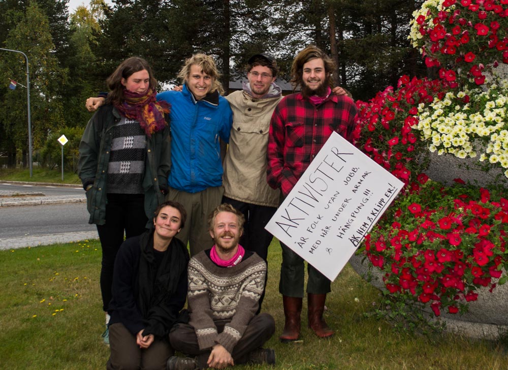 Aktivister i rondellen i Jokkmokk